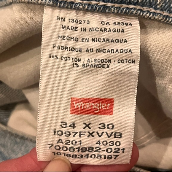 Vintage Wrangler Relaxed Fit Light Wash Jeans 34 x 30 - Picture 2 of 7